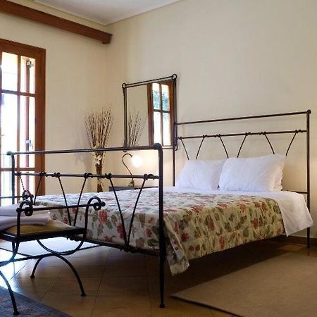 Krinides Hotel กาลาวริตา ภายนอก รูปภาพ