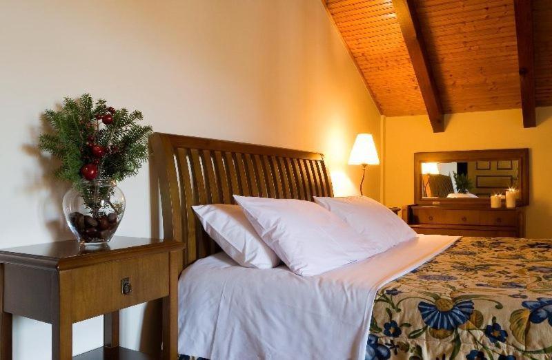 Krinides Hotel กาลาวริตา ภายนอก รูปภาพ